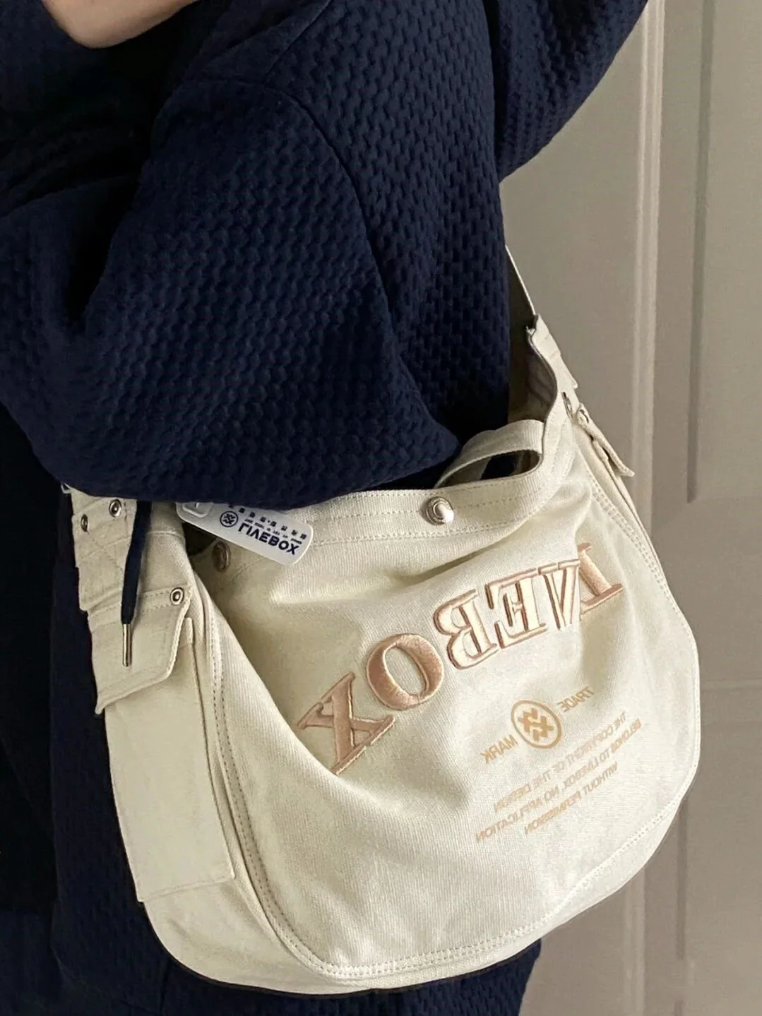 Retro American Embroidery Bag - Image 6